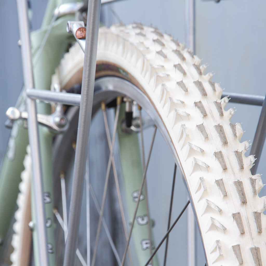 FAIRWEATHER - Dirt lander tire 26"x2.1 (ivory)