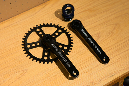 White Industires - M30 Cranks Set + B.B. (black)