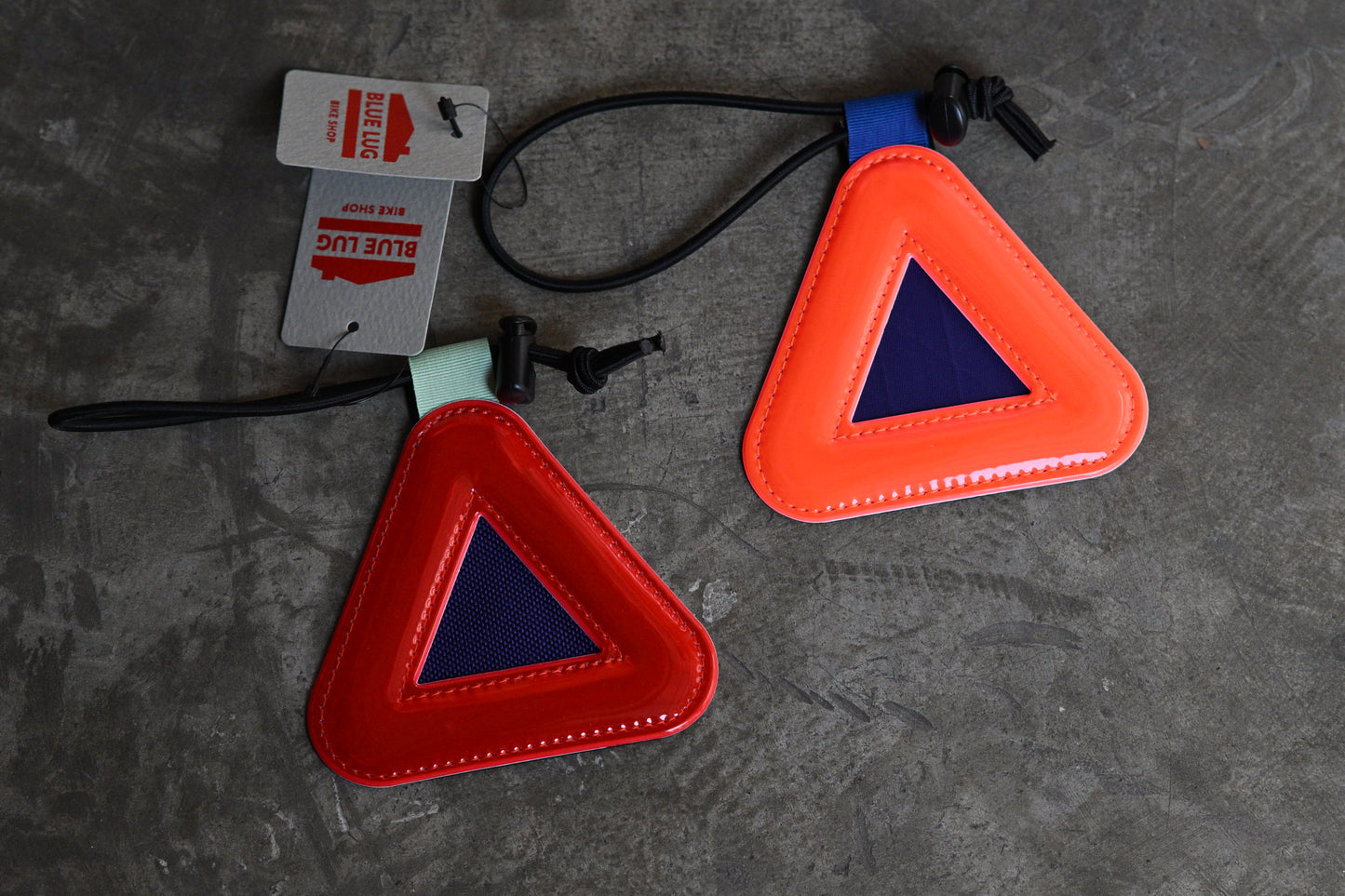 Bluelug - Triangle Reflector (neon red)