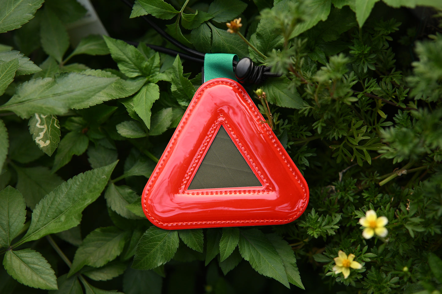 BLUE LUG - triangle reflector (red)