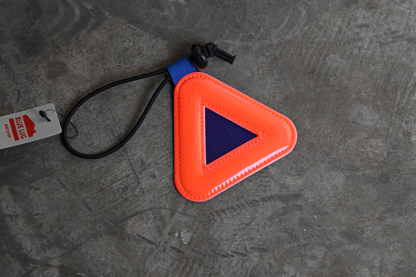 Bluelug - Triangle Reflector (neon red)