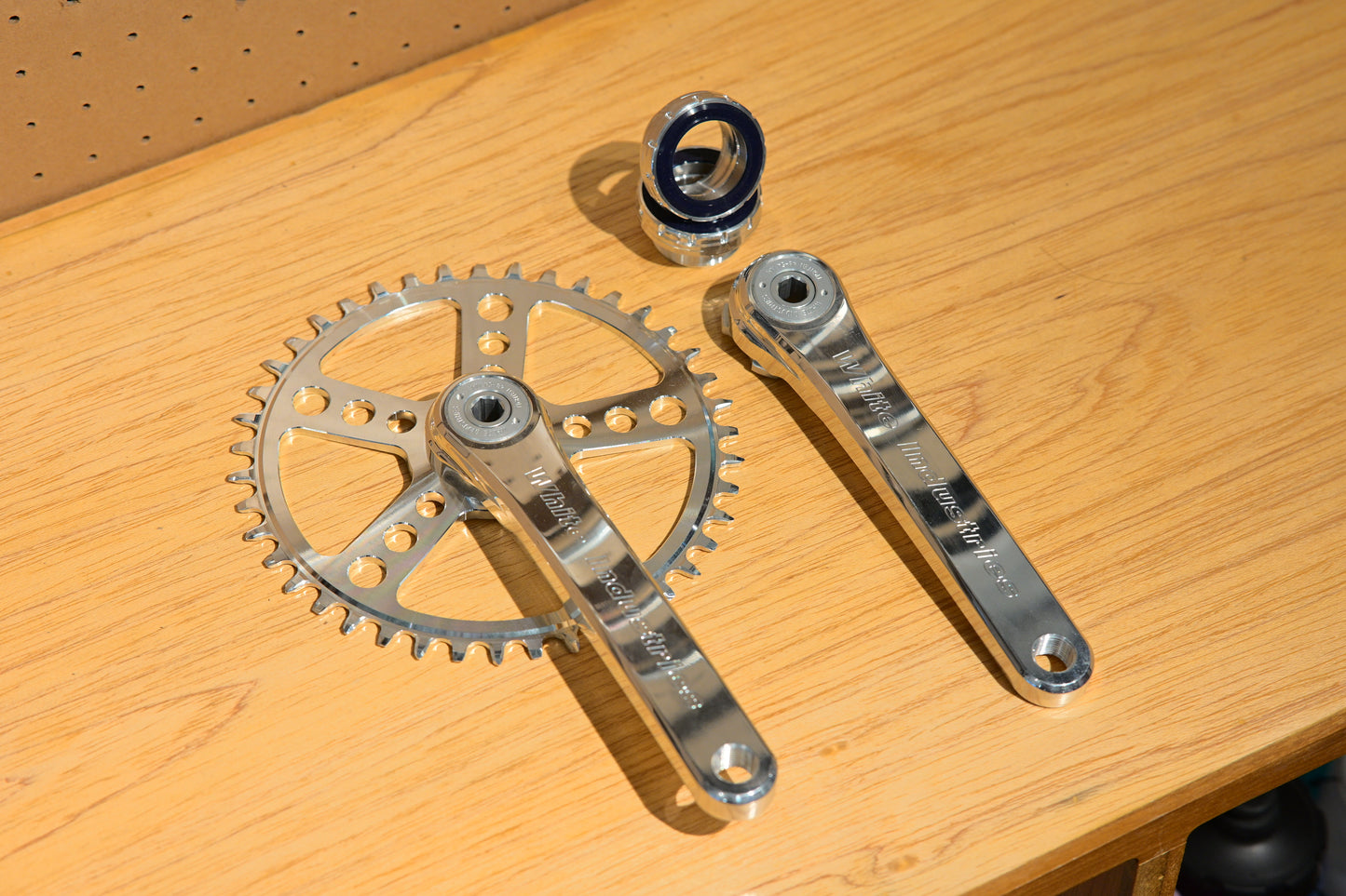 White Industires - M30 Cranks Set + B.B. (polished)