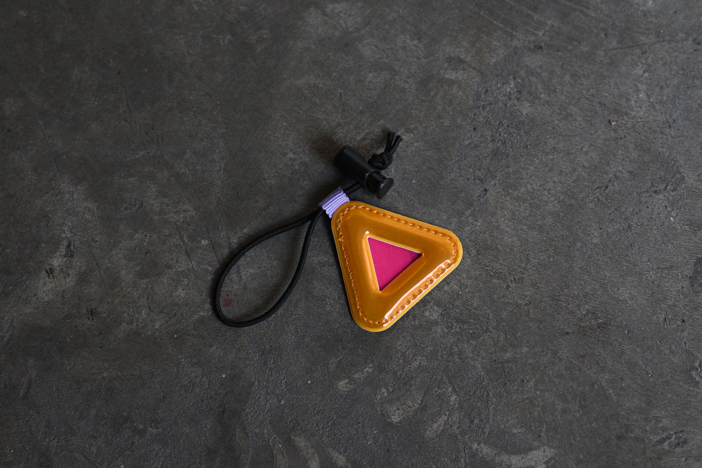 Bluelug - Mini Triangle Reflector (mustrad)