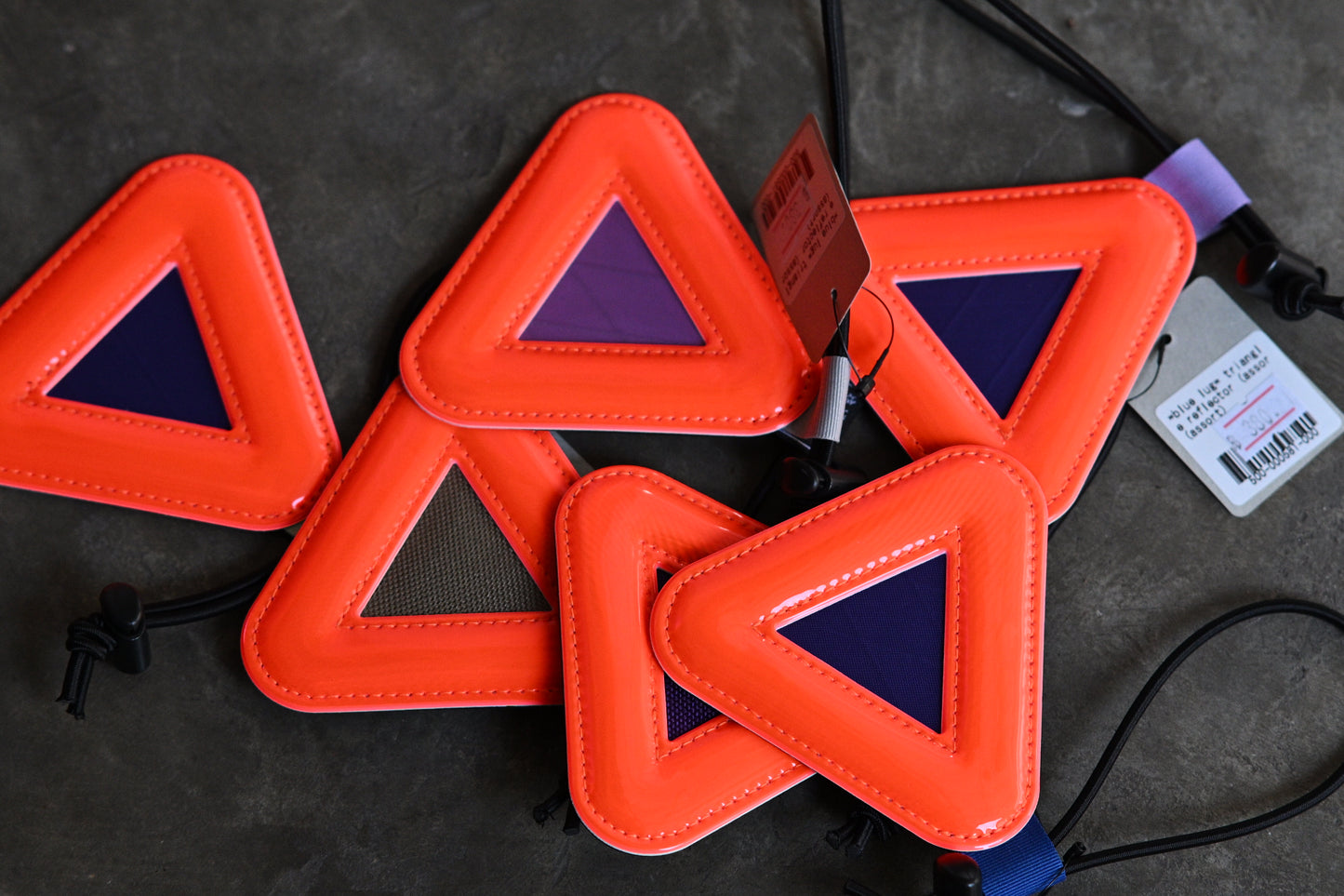 Bluelug - Triangle Reflector (neon red)