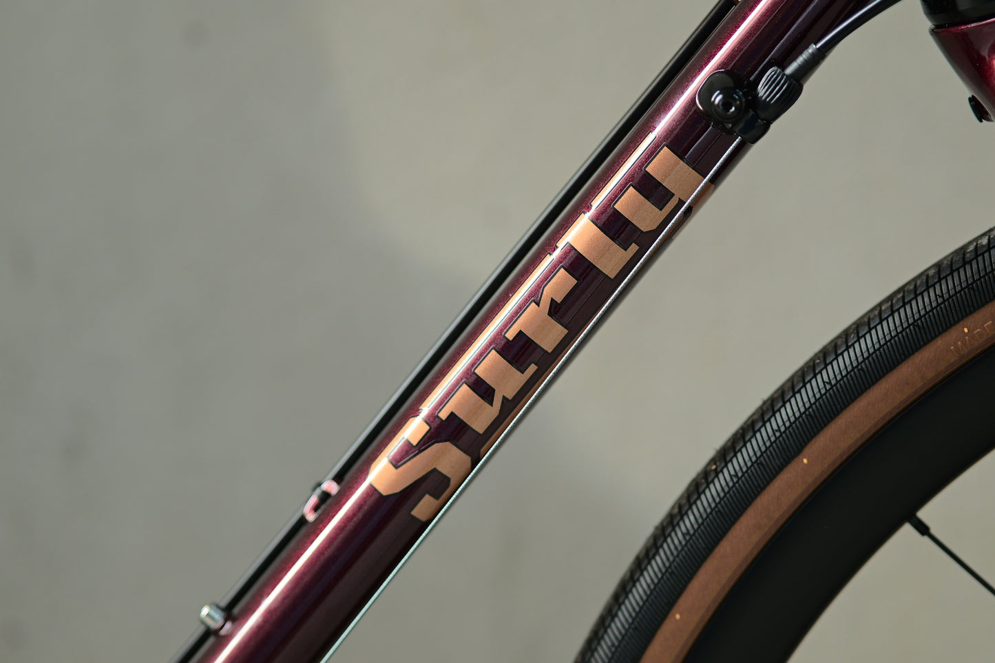 Surly - Midnight Special Carbon 700c complete bike (black cherry fizz)